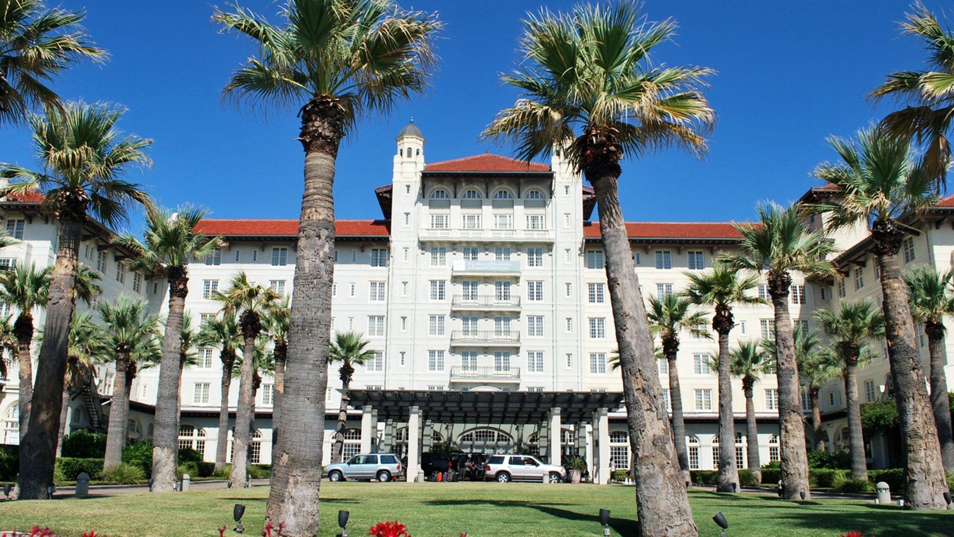 hotel galves fox.jpg